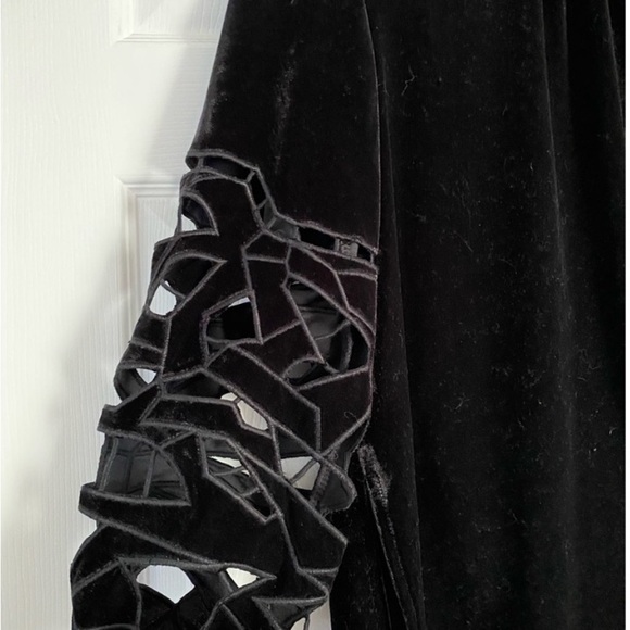 Anthropologie Joie Elegant Black Women's Top with Cut-Out Sleeves - Picture 4 of 4